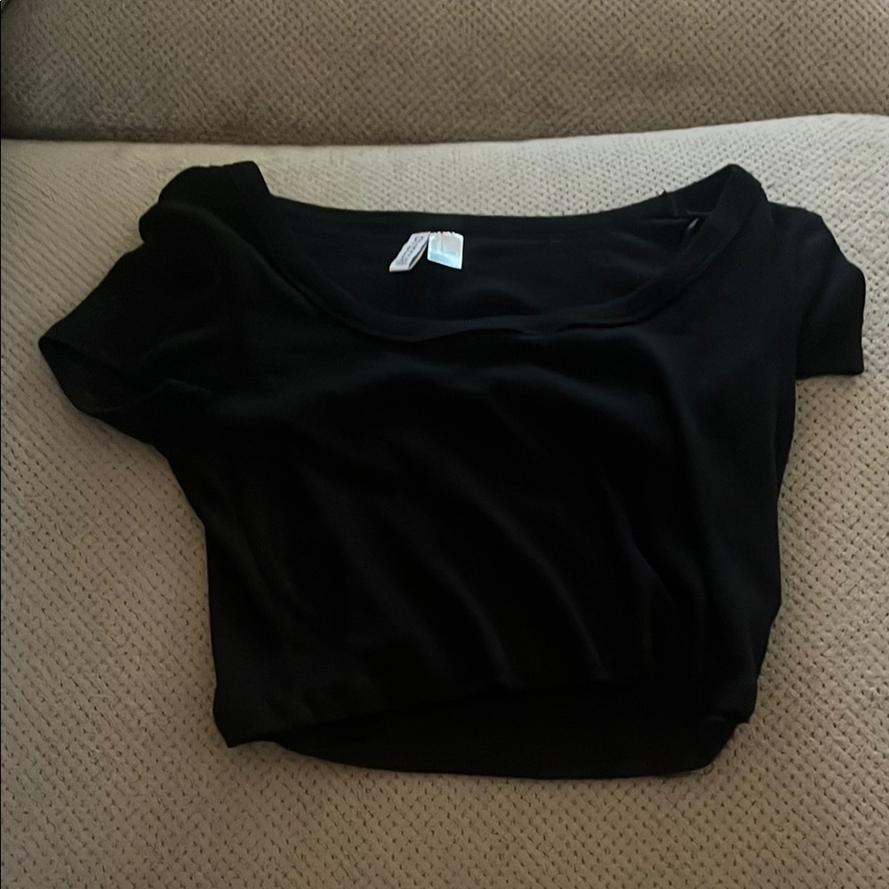 Divided Black and White Crop Blouse Fitted Style